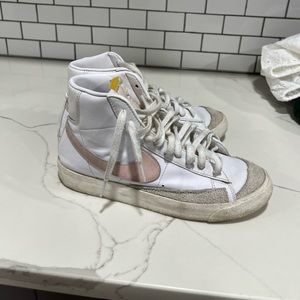 Nike Blazer white with pink